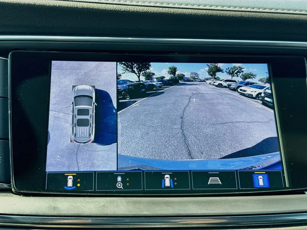 Used 2022 White Buick Avenir image 16