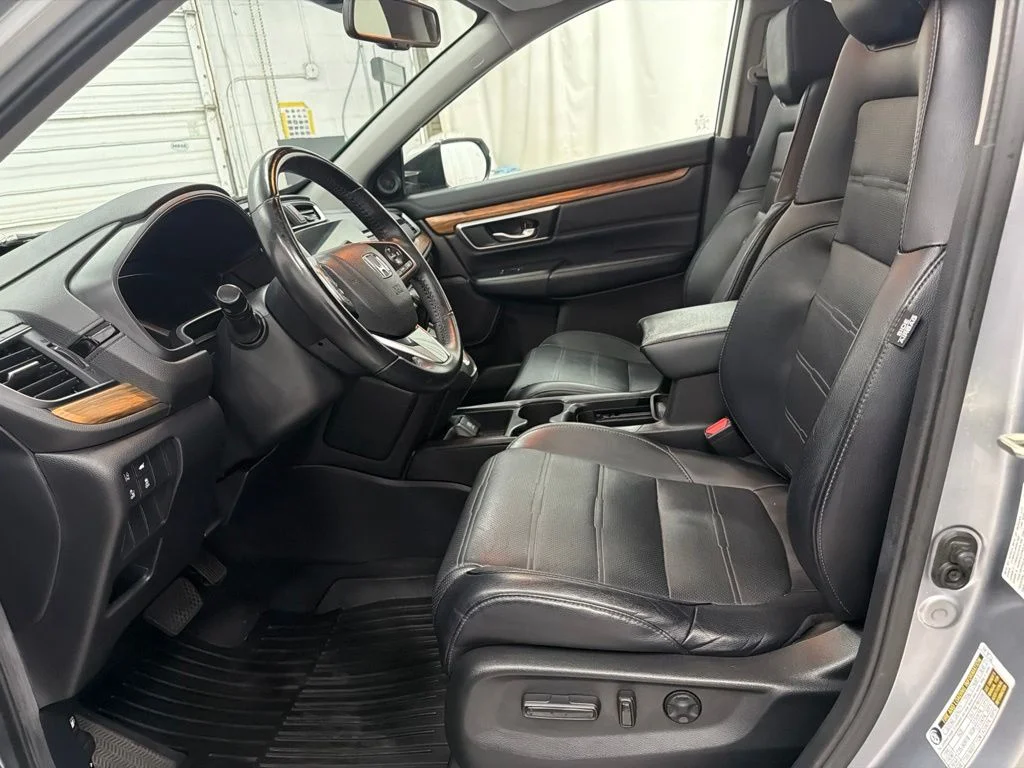Used 2018 Silver Honda EX-L image 12