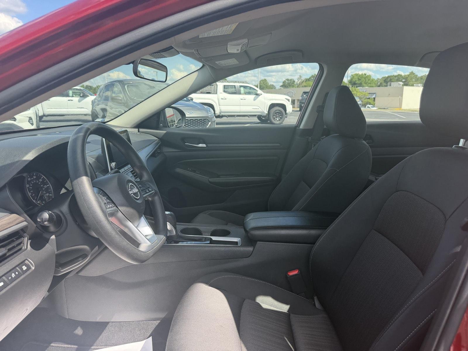 Used 2025 Scarlet Ember Nissan SV image 12