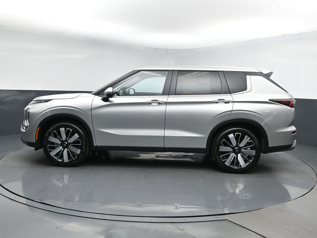 New 2026 Silver Mitsubishi SE image 4