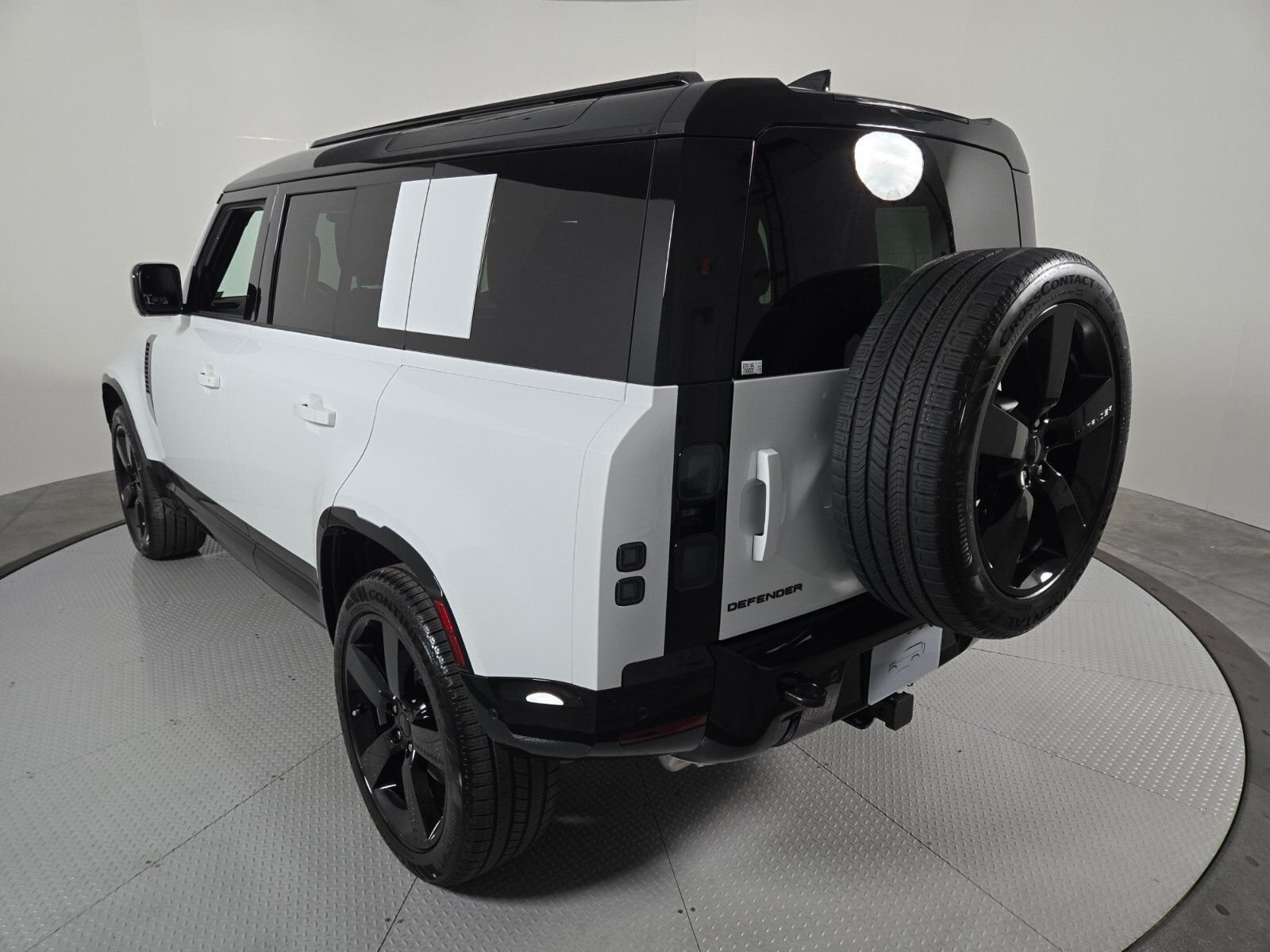 New 2026 Fuji White LAND ROVER X-Dynamic SE image 17
