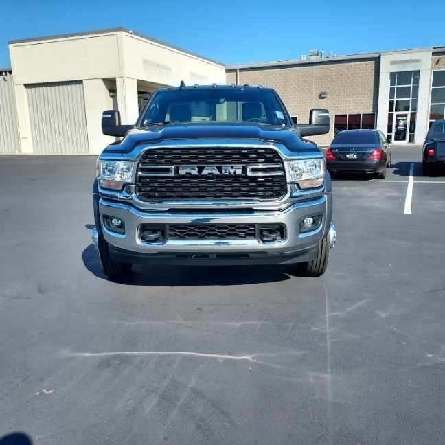 New 2024 Diamond Black Crystal Pearl-Coat Exterior Paint RAM SLT image 12