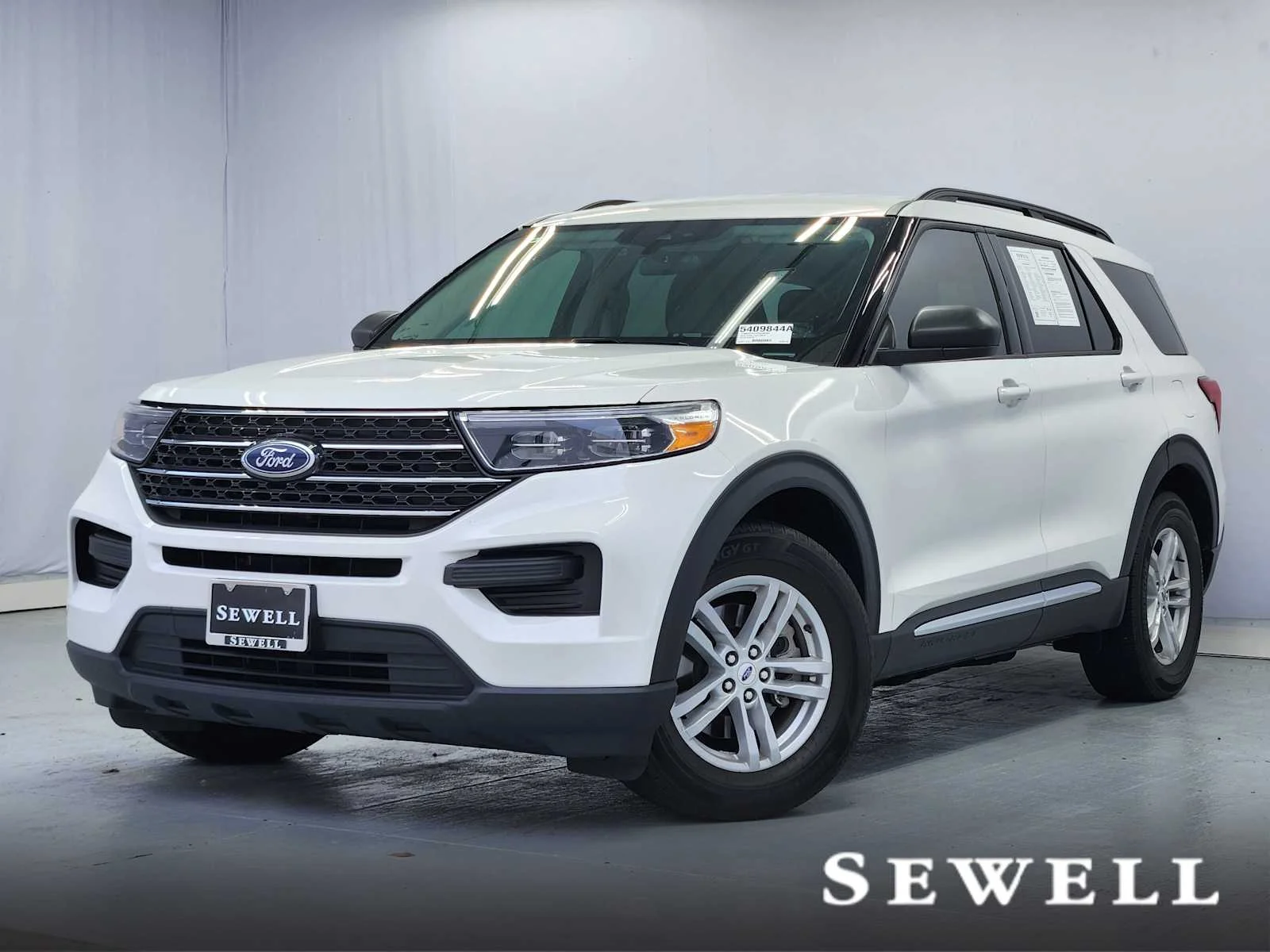 2023 Ford Explorer XLT RWD's photo