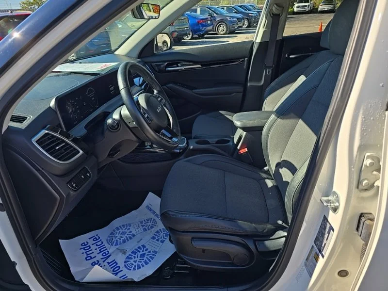 Used 2024 White Kia S image 26