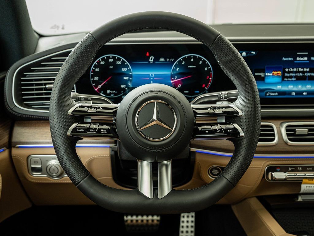 New 2026 MANUFAKTUR Moonlight White Metallic Mercedes-Benz GLS 580 image 25