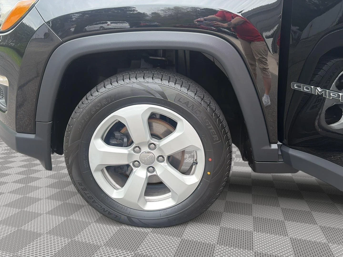 Certified Used 2019 Diamond Black Crystal Pearlcoat Jeep Latitude image 11