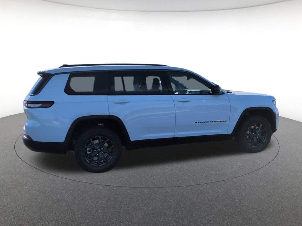 New 2027 White Jeep Laredo Altitude image 6
