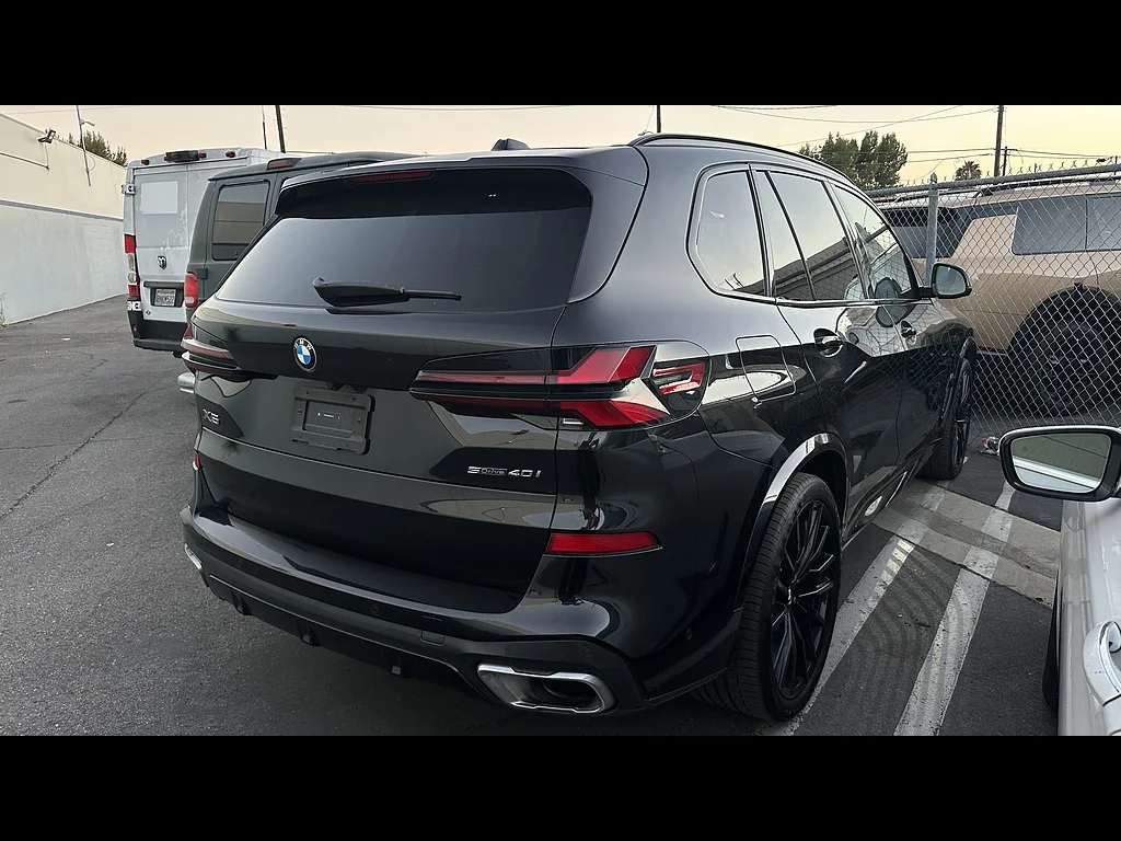 Used 2024 Black Sapphire Metallic BMW sDrive40i image 3