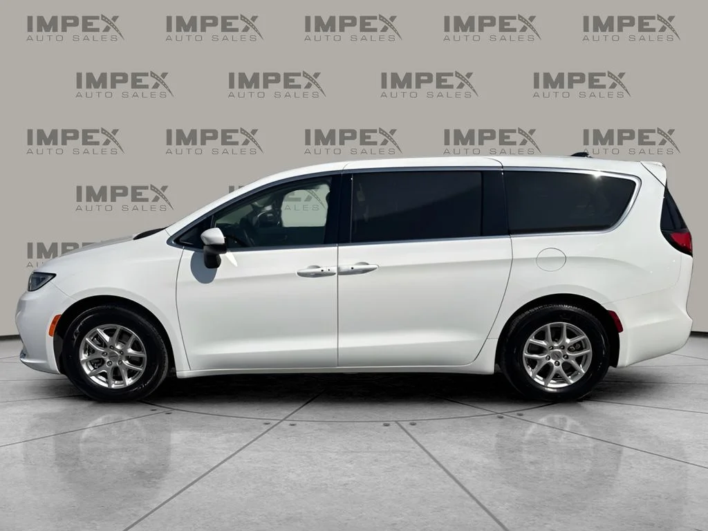 Used 2023 White Chrysler Touring L image 2