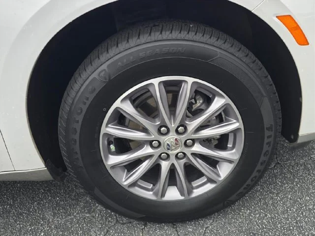 Used 2024 White Frost Tricoat Buick Essence image 35