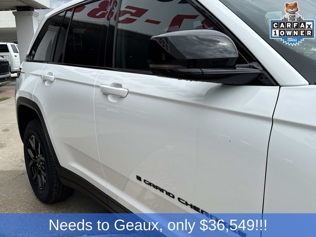 Used 2025 White Jeep Altitude image 20