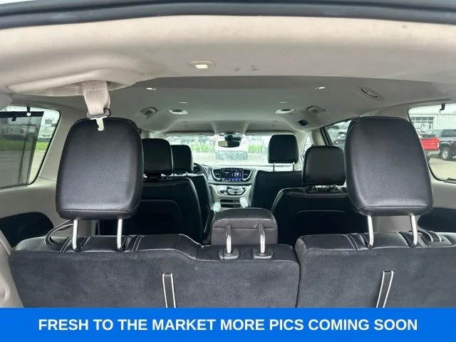 Used 2022 Bright White Clearcoat Chrysler Touring L image 17