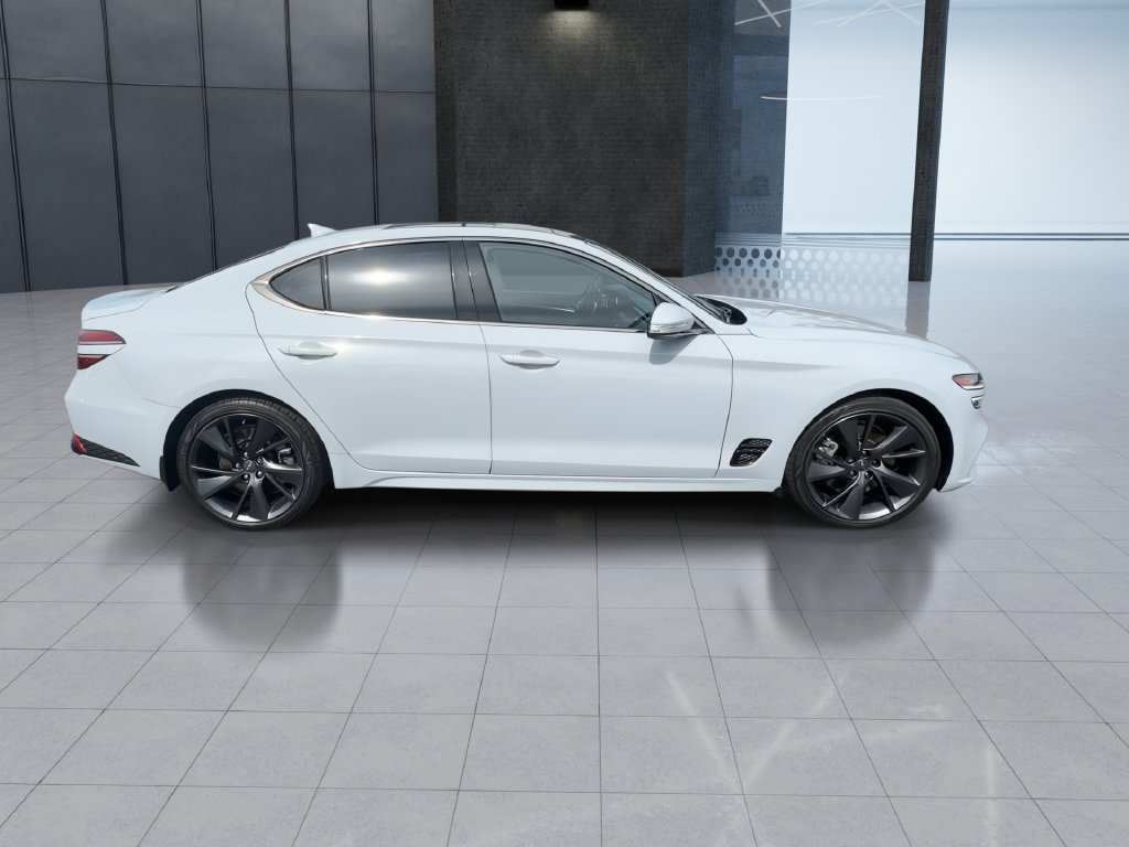 Used 2022 White Genesis 3.3T image 9