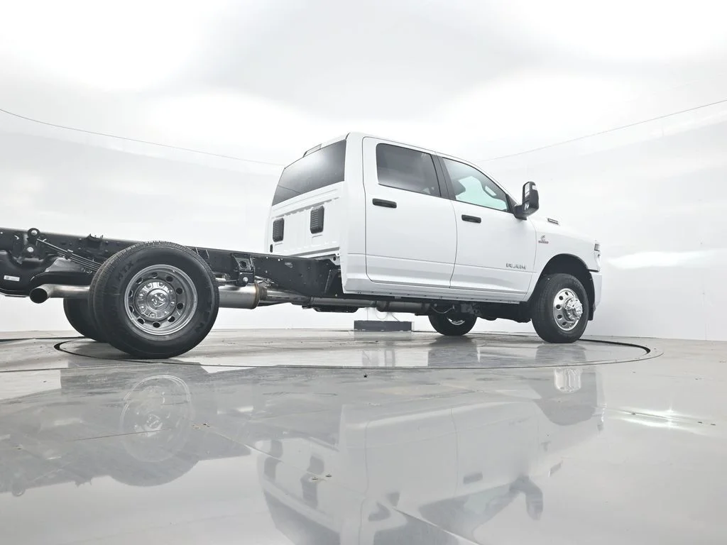 New 2026 Bright White Clear-Coat Exterior Paint RAM Tradesman image 38