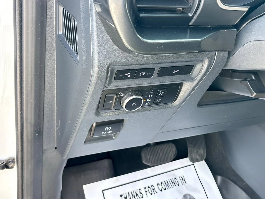 Certified Used 2023 Oxford White Ford XLT image 28