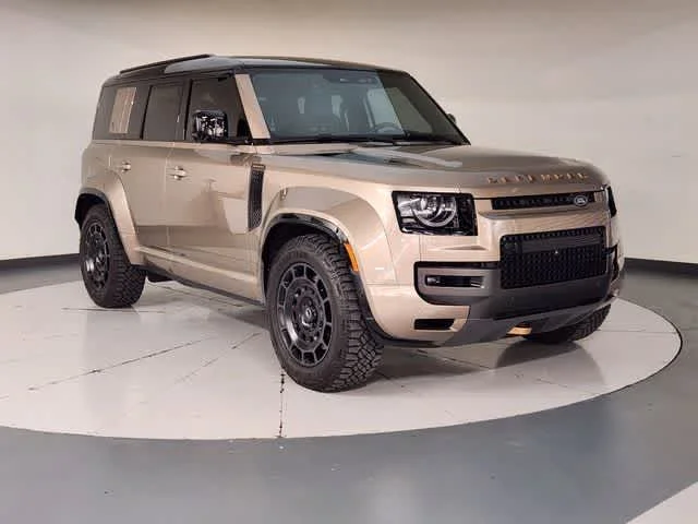 Used 2025 Petra Copper Premium Metallic Land Rover OCTA image 7