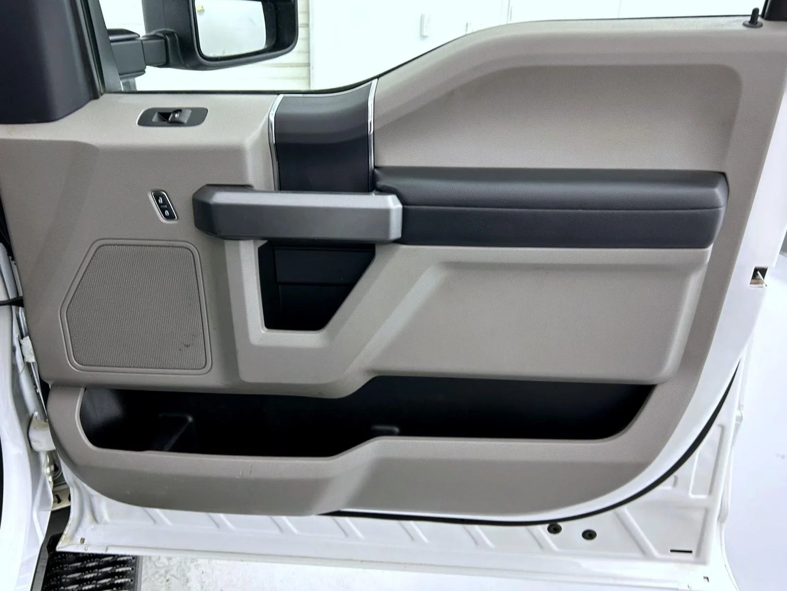 Used 2022 White Ford XLT image 17