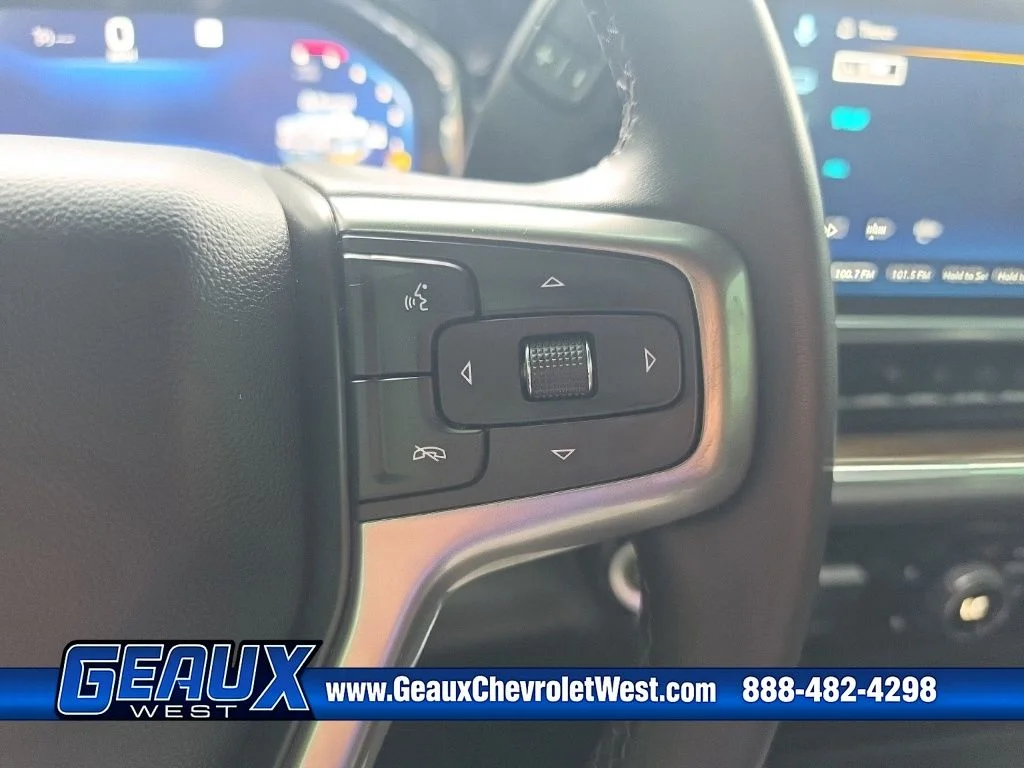 Used 2025 White Chevrolet LT image 21