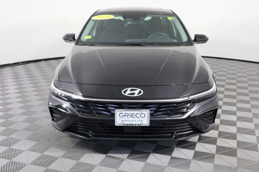 Used 2025 Abyss Black Hyundai SEL Convenience image 3