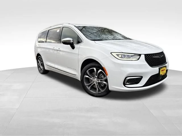 2026 Chrysler Pacifica Pinnacle AWD's photo