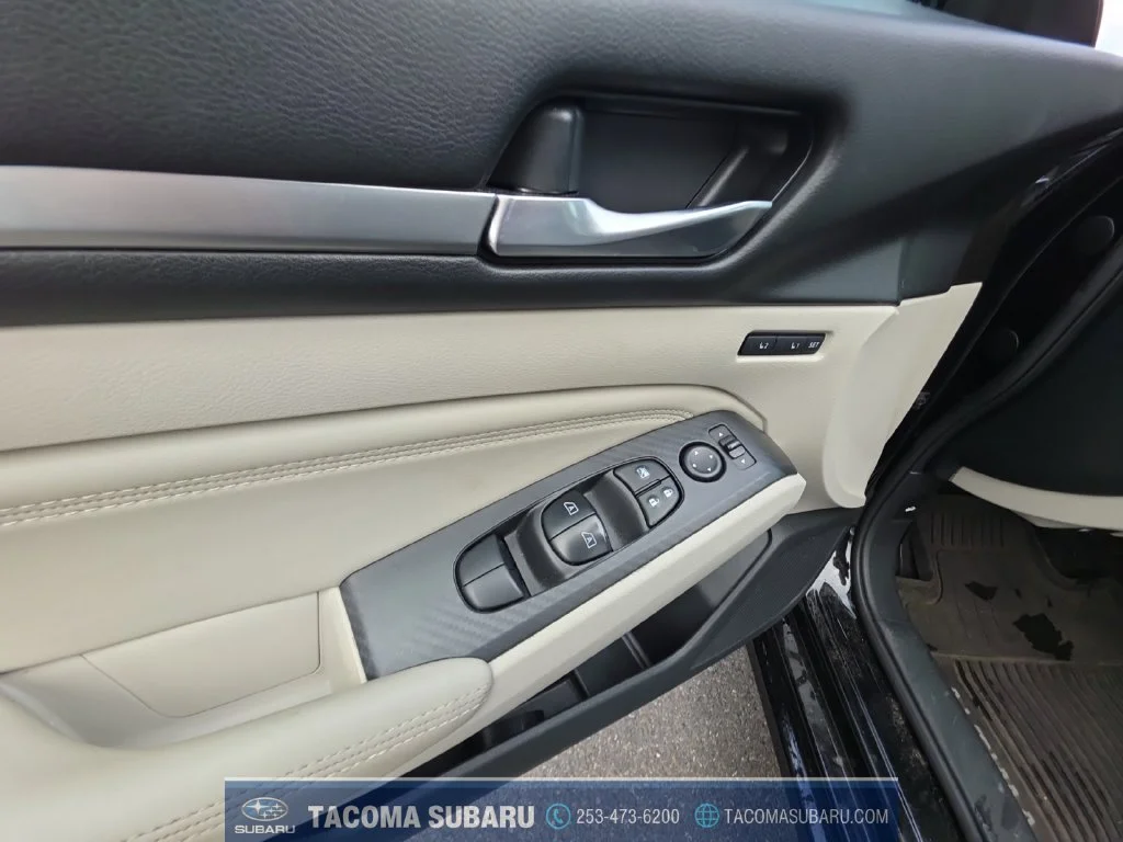 Used 2019 Black Nissan 2.5 Platinum image 11