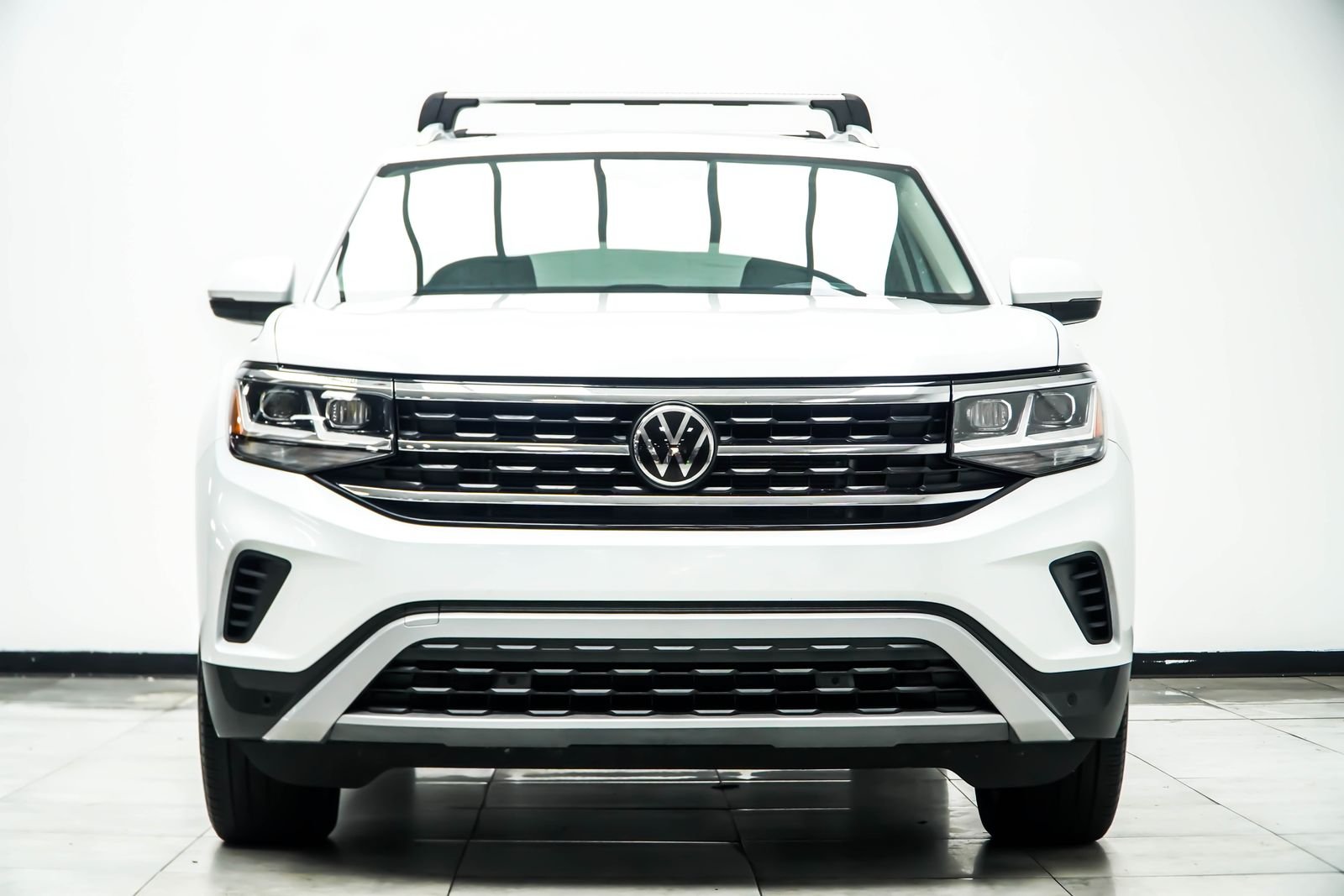 Used 2023 White Volkswagen SEL image 9