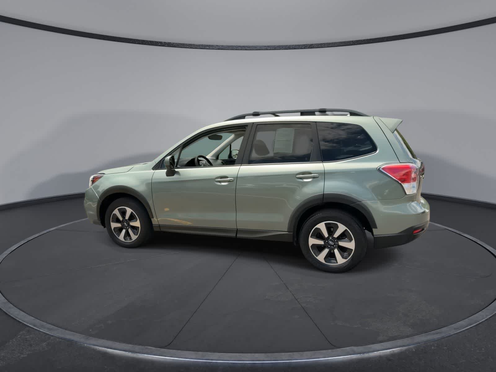 Used 2018 Jasmine Green Metallic Subaru Premium image 5
