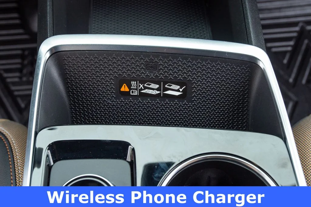 Used 2025 Black Metallic Chevrolet AWD ACTIV image 11