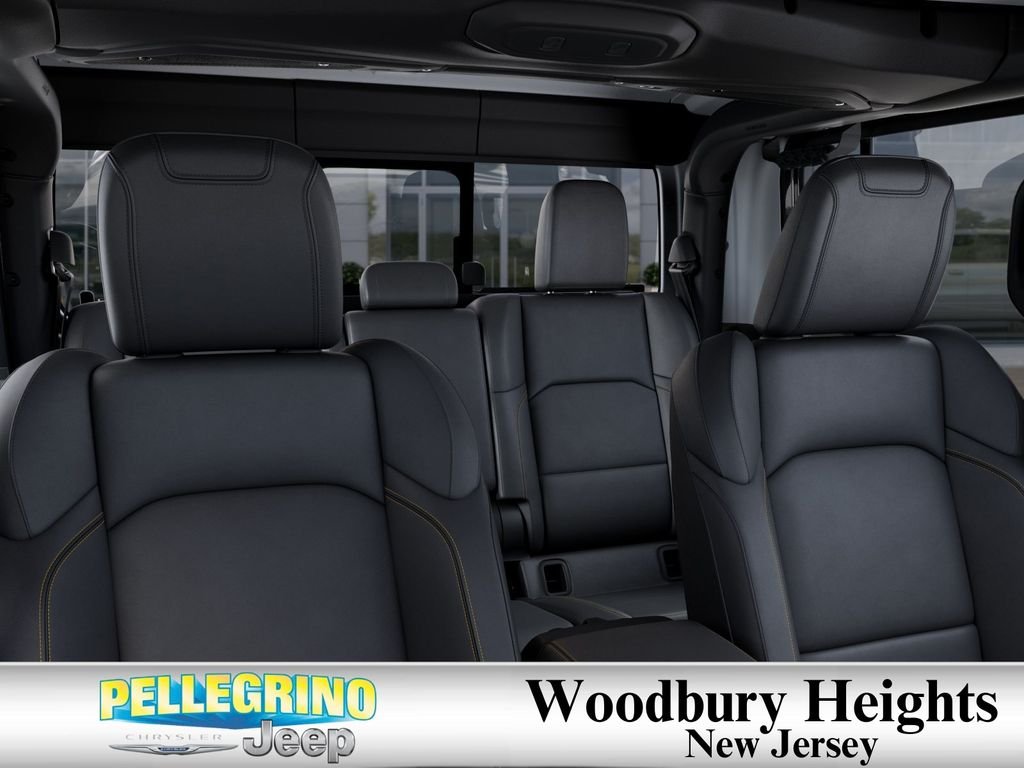 New 2026 Granite Crystal Metallic Clearcoat Jeep Sahara image 26