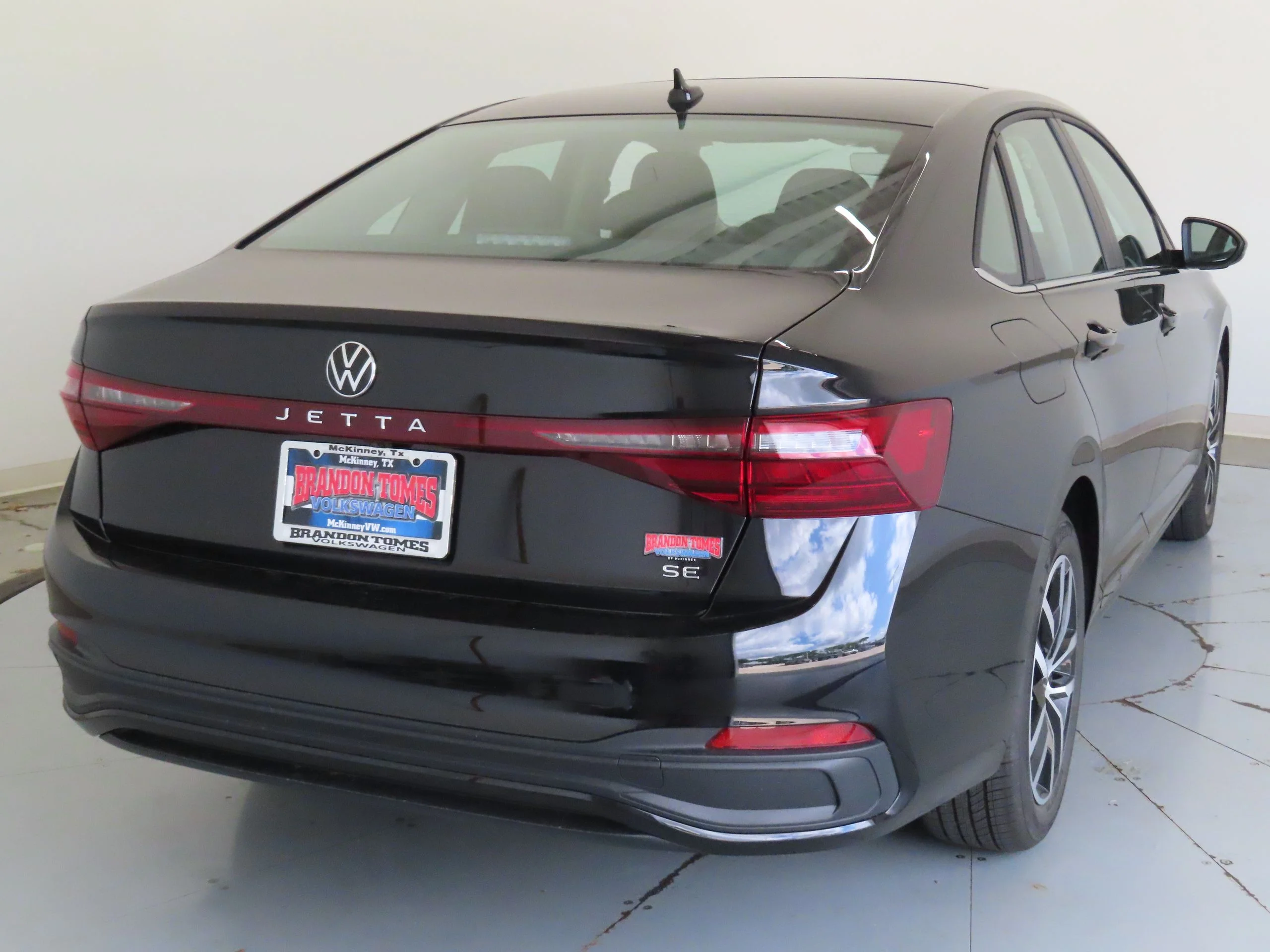 New 2026 Black Volkswagen 1.5T SE image 3