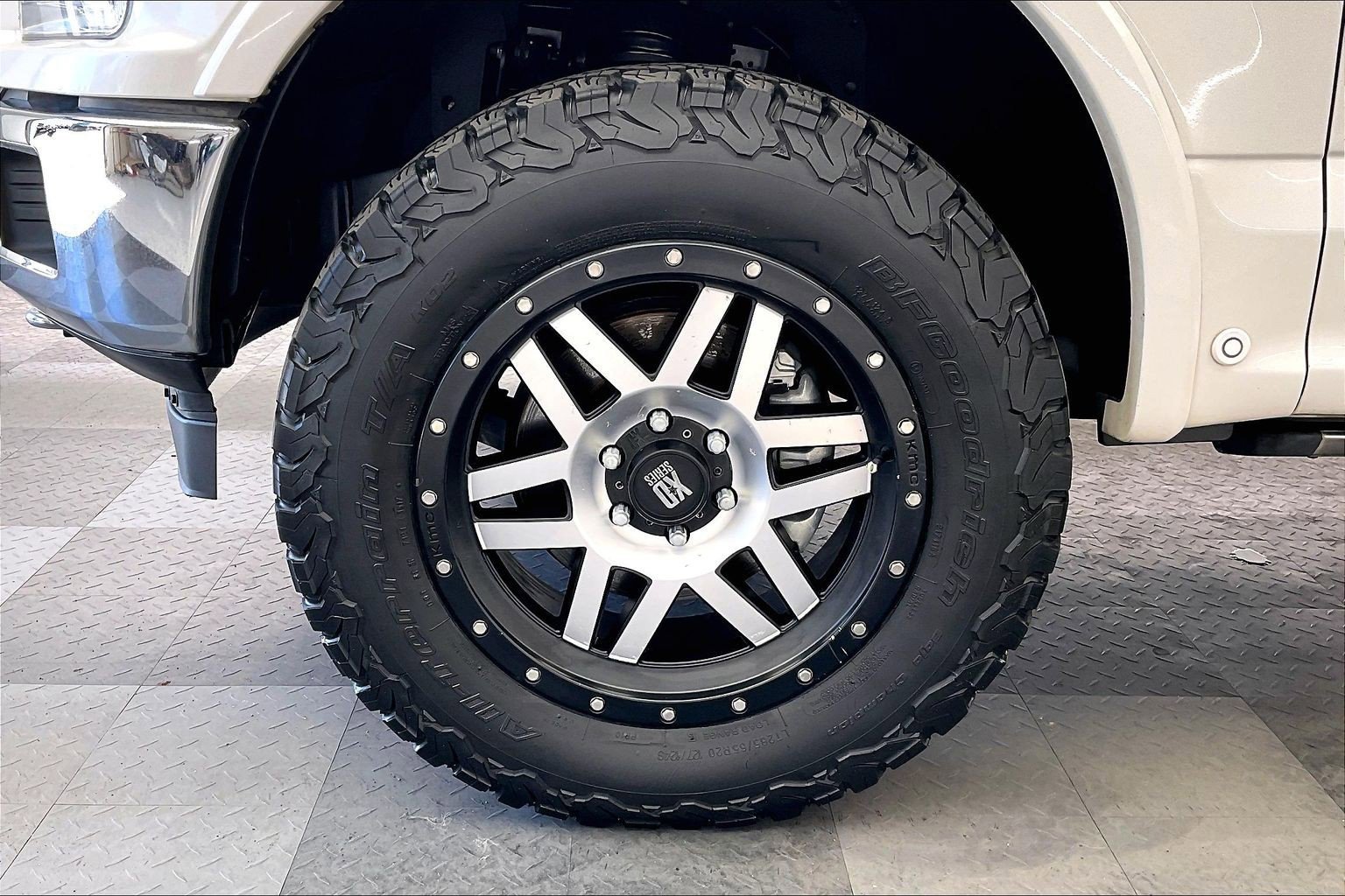 Used 2018 White Platinum Metallic Tri-Coat Ford LARIAT image 7