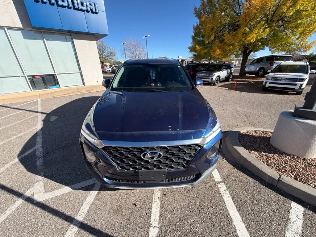 Used 2019  Hyundai SE image 2