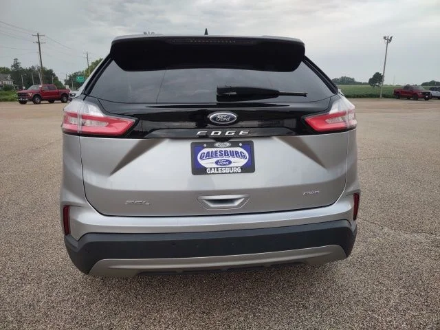 Certified Used 2023 Silver Ford SEL image 4