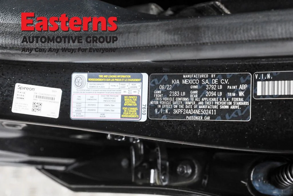 Used 2022 Black Kia LXS image 33