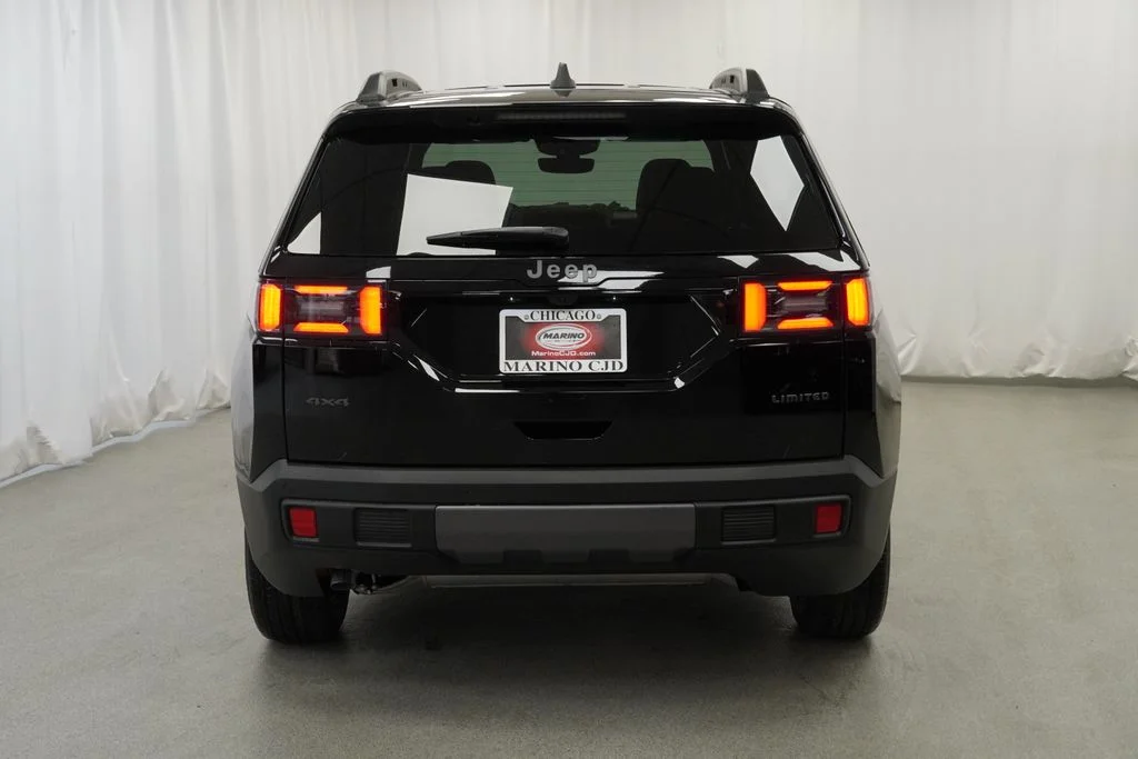 New 2026 Diamond Black Crystal Pearl-Coat Exterior Paint Jeep Limited image 10
