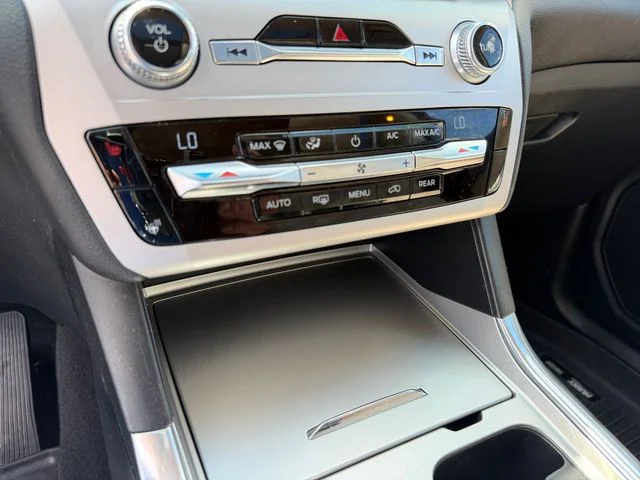 Used 2020 White Ford XLT image 19