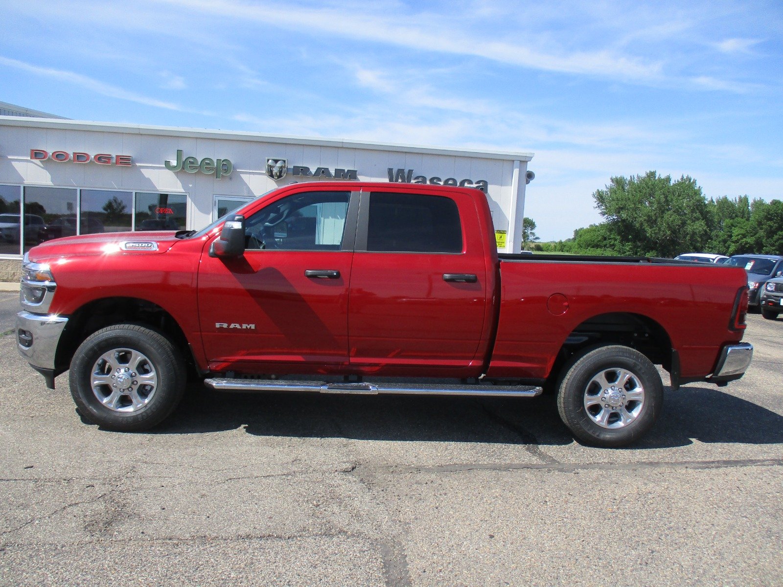 New 2026 Molten Red Pearl-Coat Exterior Paint RAM Big Horn image 3