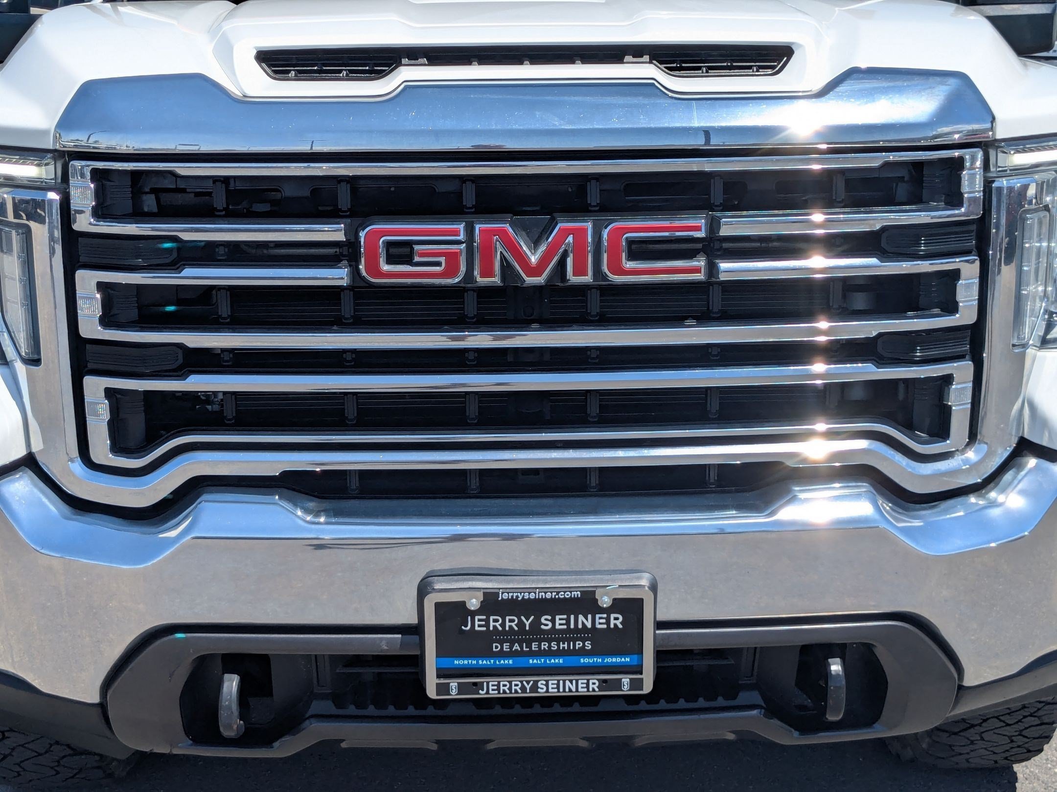 Used 2023 SUMMIT WHITE GMC SLT image 9