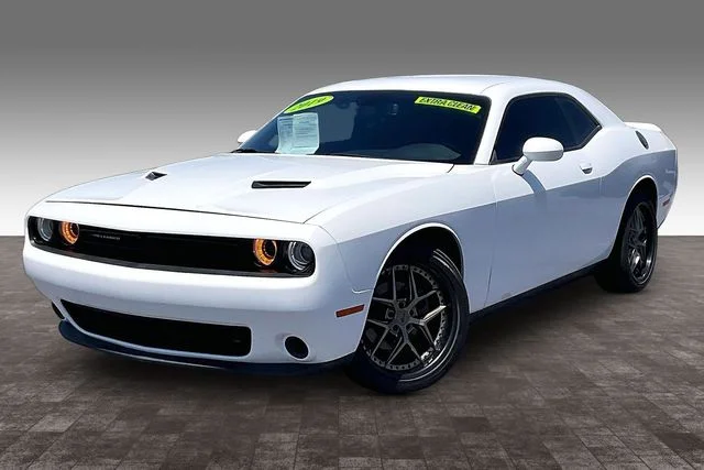 2019 Dodge Challenger SXT Auto's photo