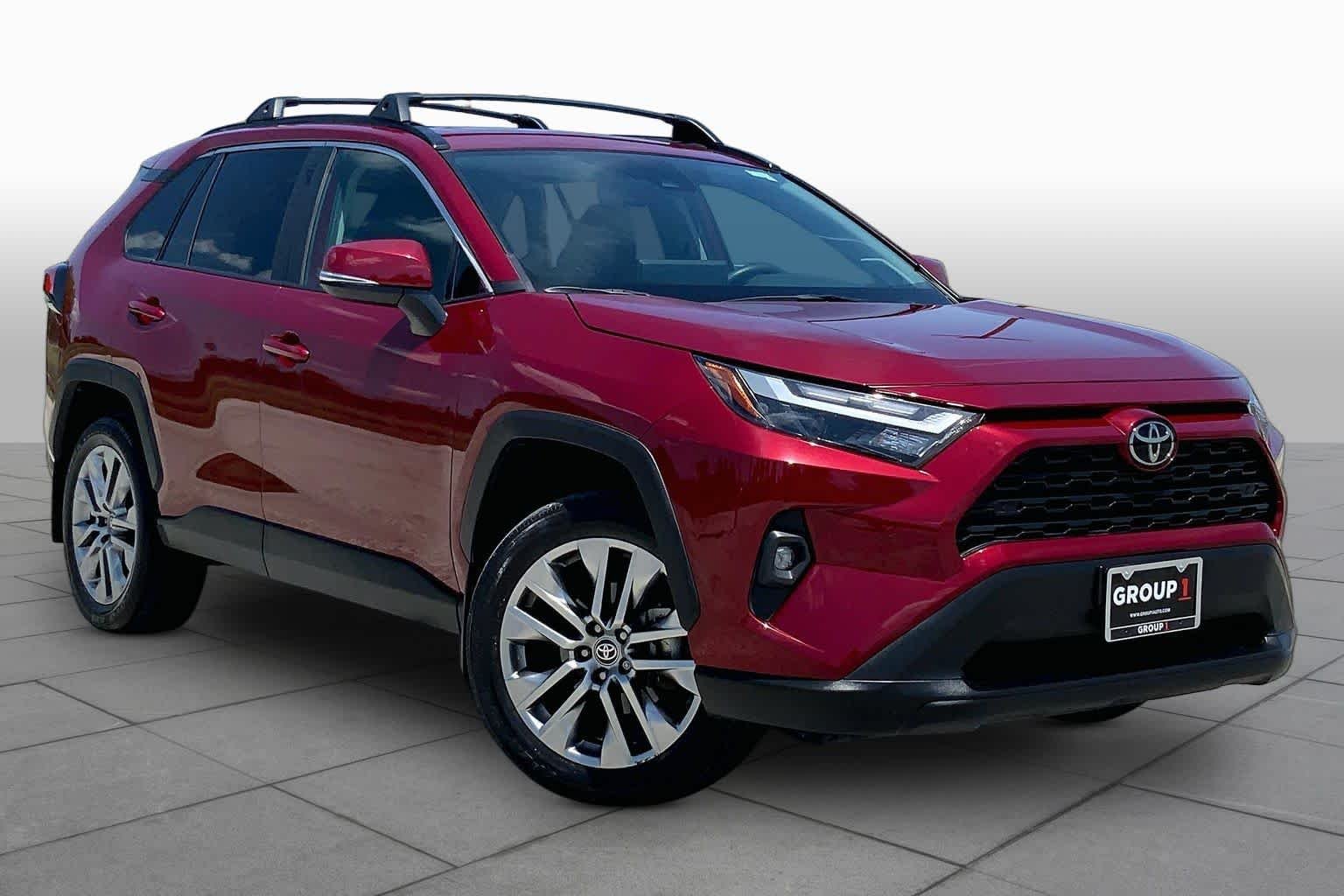 Used 2024 Ruby Flare Pearl Toyota XLE Premium image 3