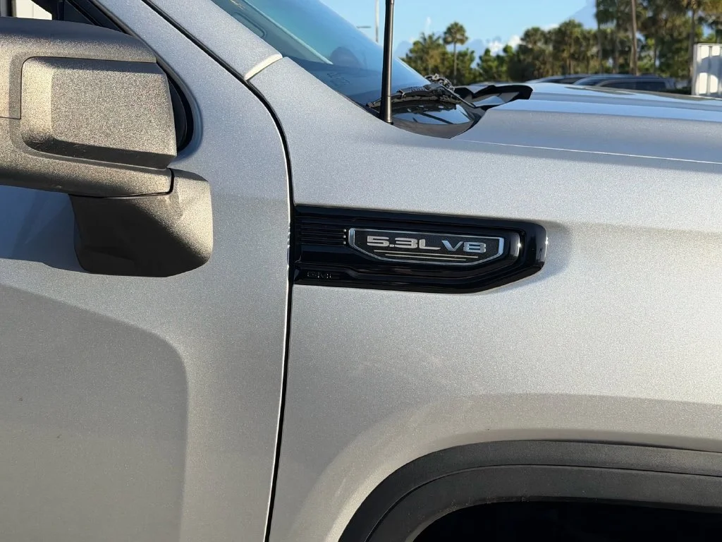 Used 2022 Silver GMC Elevation image 9