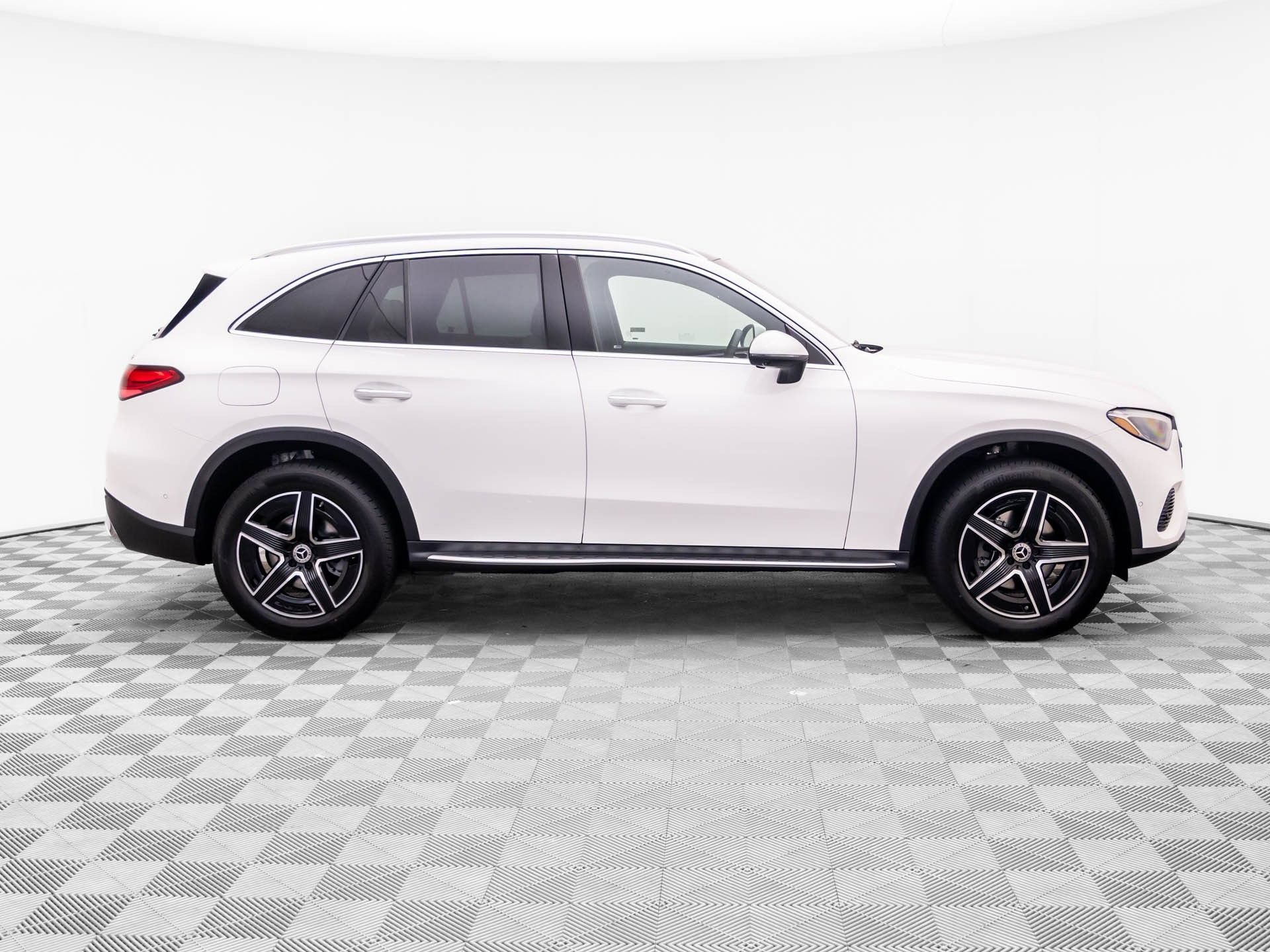 New 2027 Polar White Mercedes-Benz GLC 300 image 48
