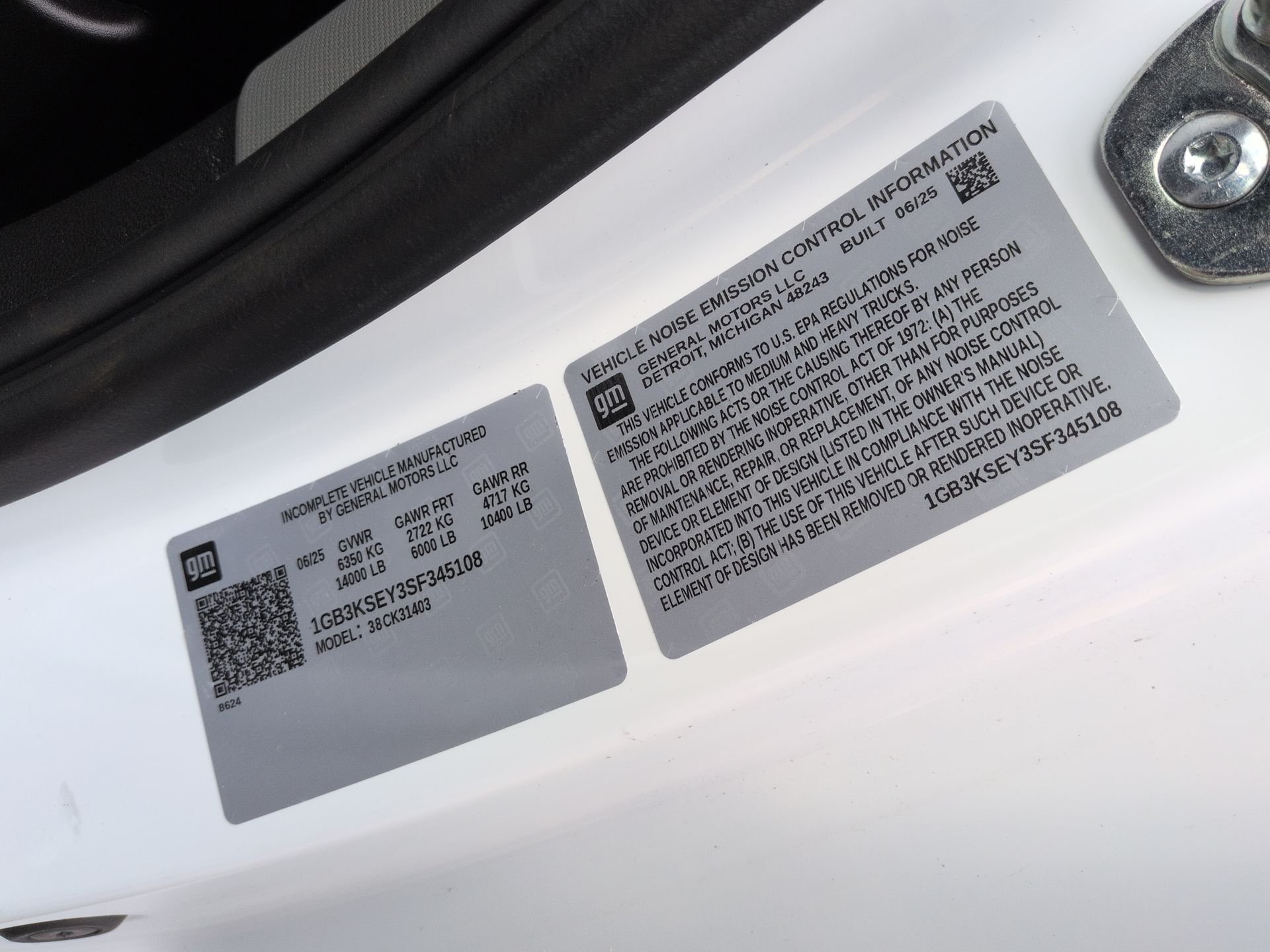 New 2025 Summit White Chevrolet Work Truck image 63