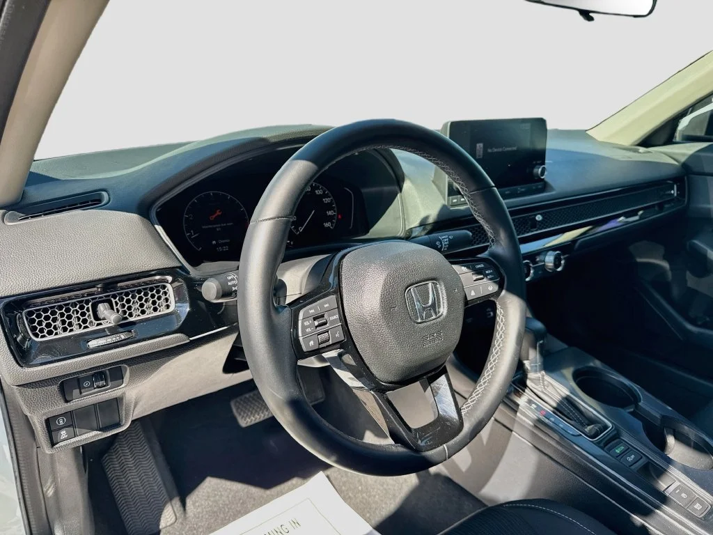 Used 2023 White Honda LX image 9