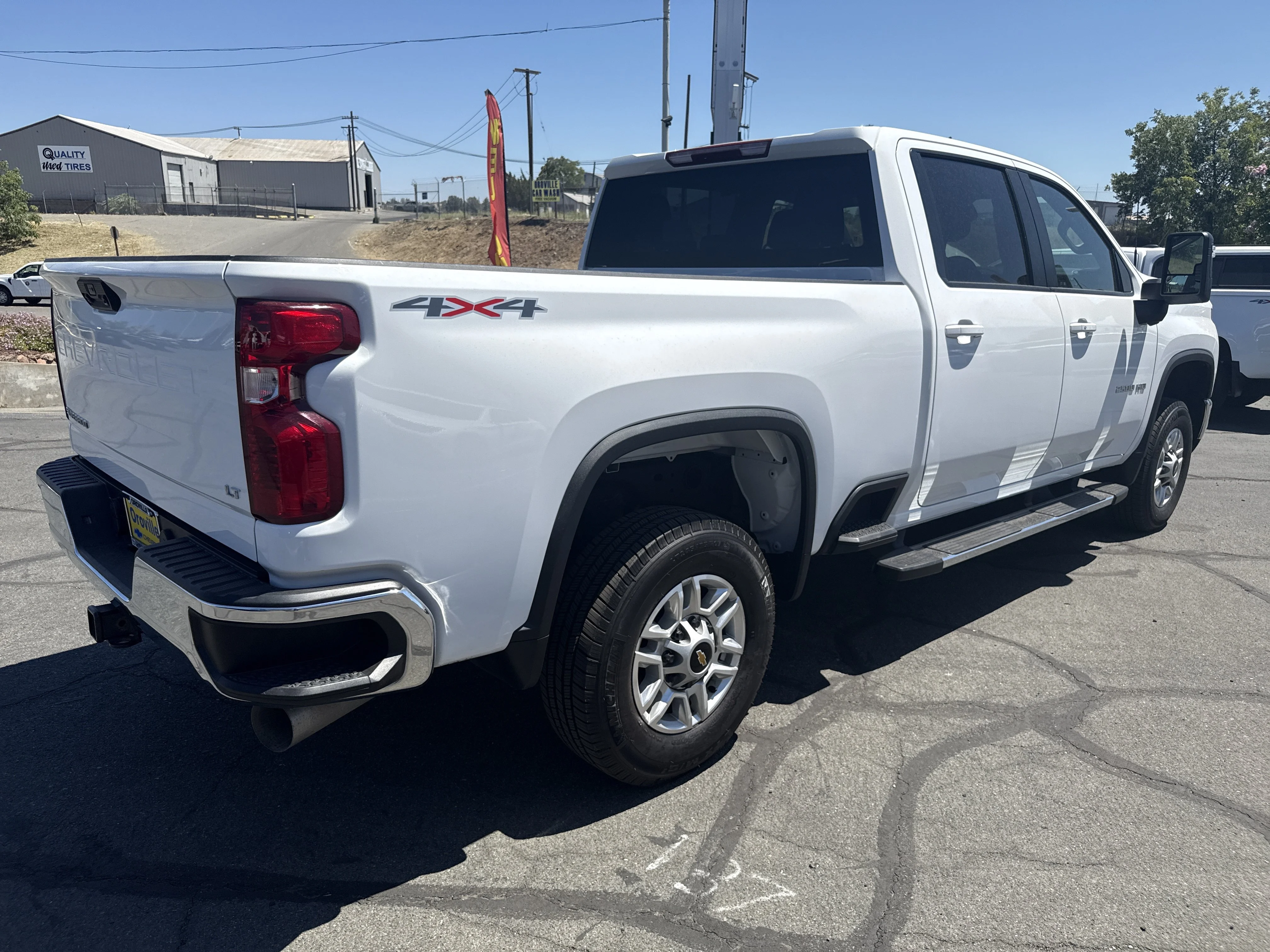 Used 2024 Summit White Chevrolet LT image 5