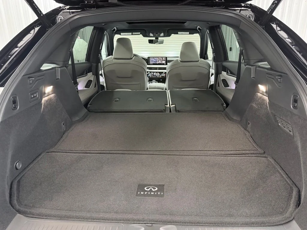 New 2027 White / Black INFINITI SPORT image 44