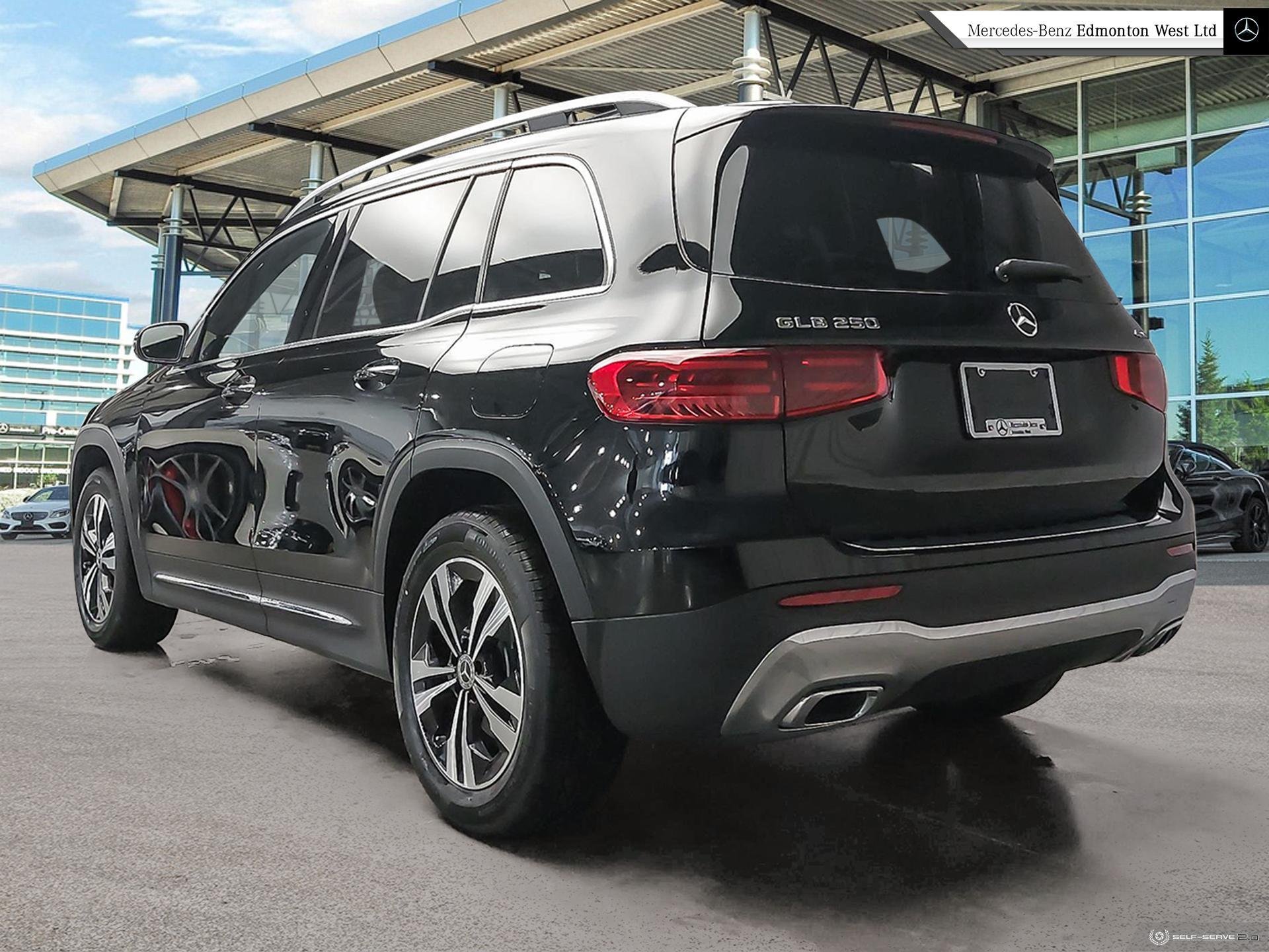 2025 Mercedes Benz GLB 250 4MATIC photo 2