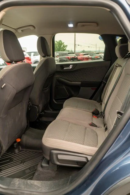 Used 2020 Blue Ford SE image 10