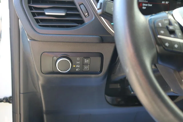 Used 2022 White Metallic Ford SE image 12