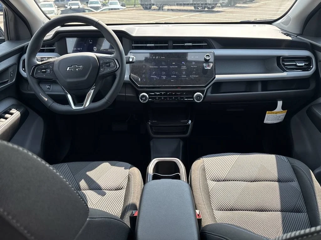 New 2027 Mosaic Black Metallic Chevrolet LT image 19